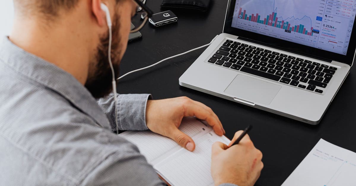 Выплаты, авансы и премии: ручной подход vs CRM в 2026 году